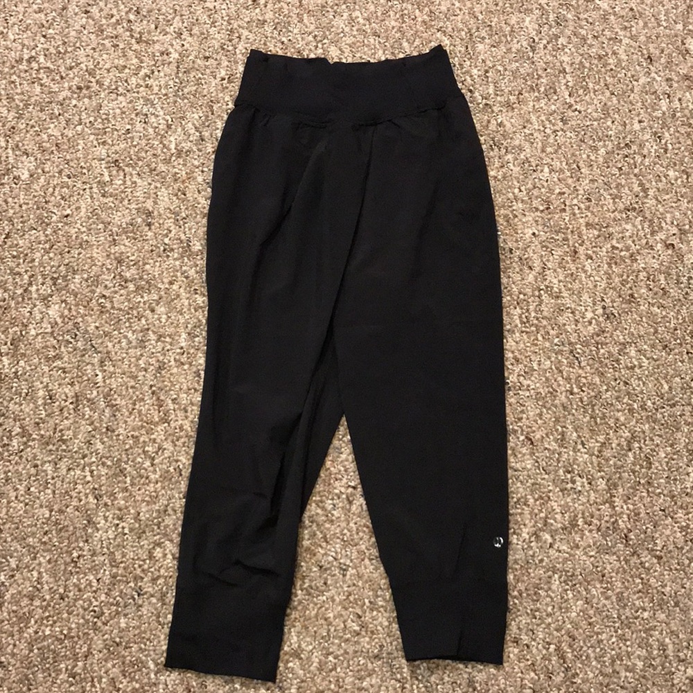 Capri lululemon pants